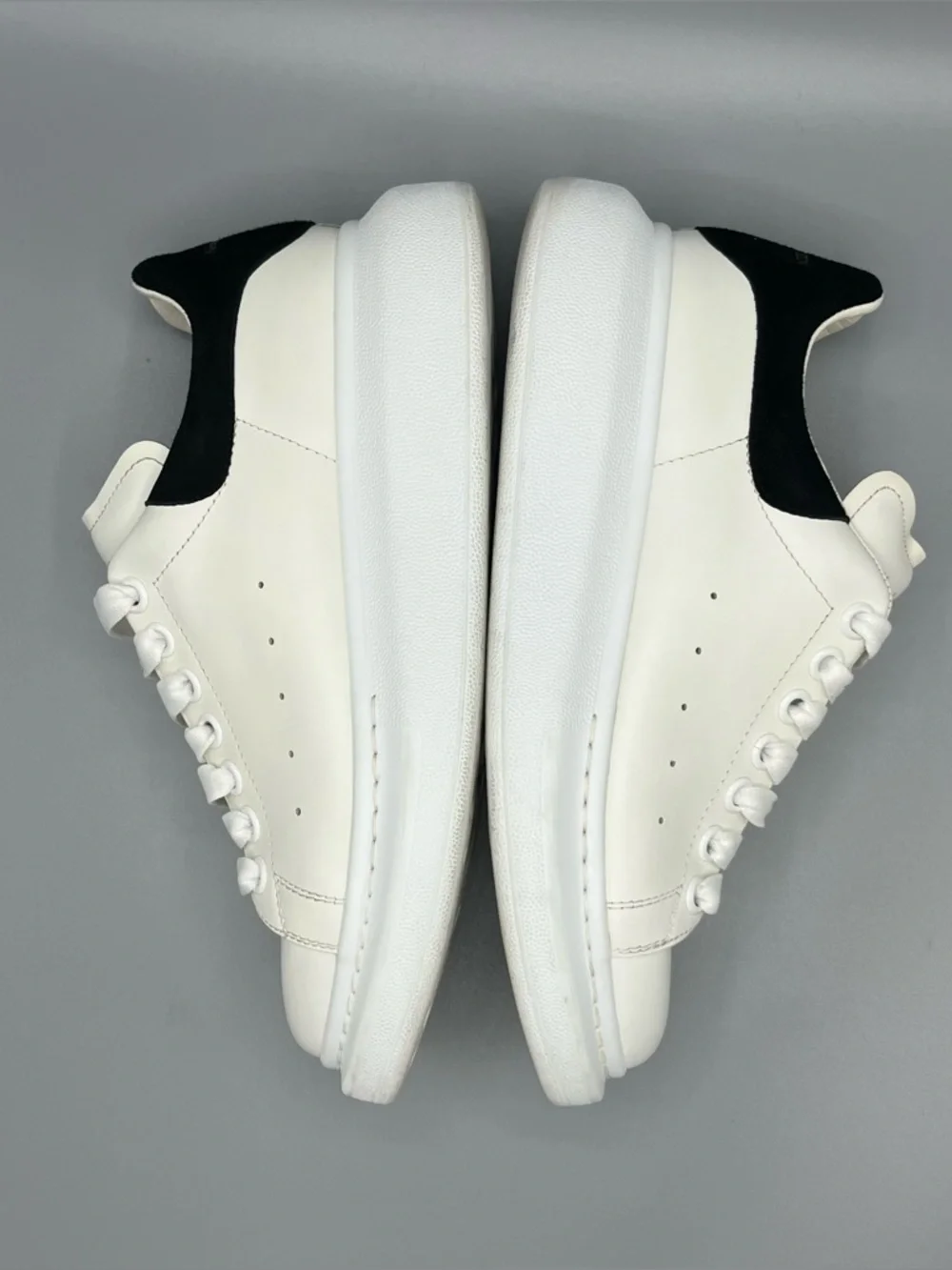 Alexander McQueen Oversized Sneakers White Black Heel Tab EU 39.5 US 9.5 Leather - Picture 11 of 14